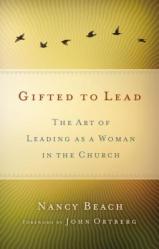  Las Mujeres Lideran Mejor: El Arte de Ser Mujer y Lider Dentro de la Iglesia = Gifted to Lead 